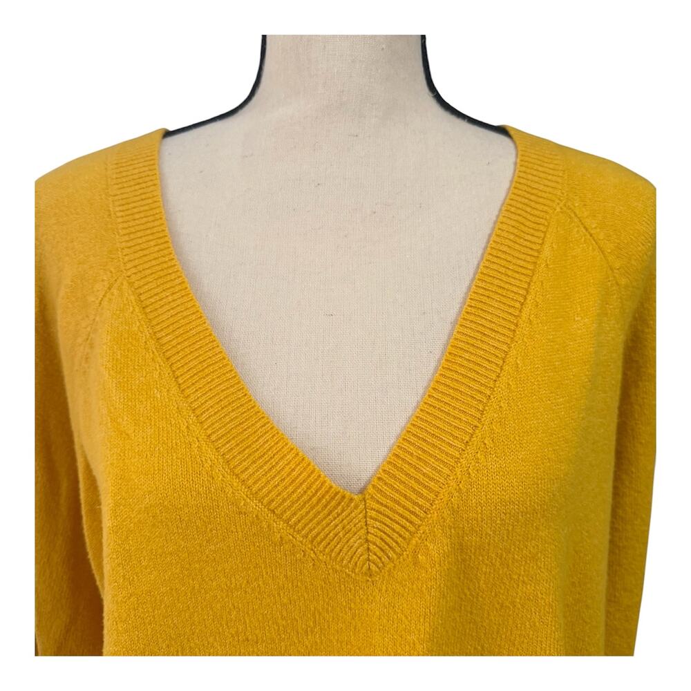 Old Navy BUNDLE 2 Women's V-Neck Sweaters Sz L Soft Cozy Layering Closet Staple - Picture 6 of 7